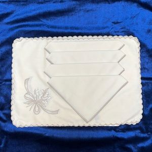 Vintage Harrods Set of 4 Cream Napkins and 4 Embroidered Placemats G.C. Peixoto